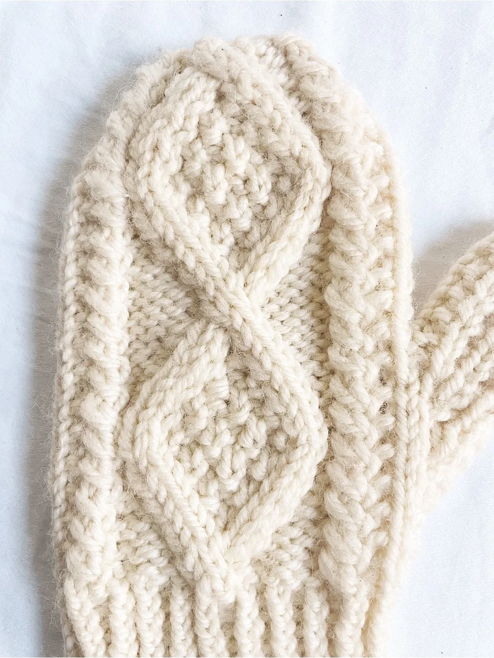 VINTAGE Handmade Wool Mittens Kids Aran Cable Irish Knit Scandi White Winter